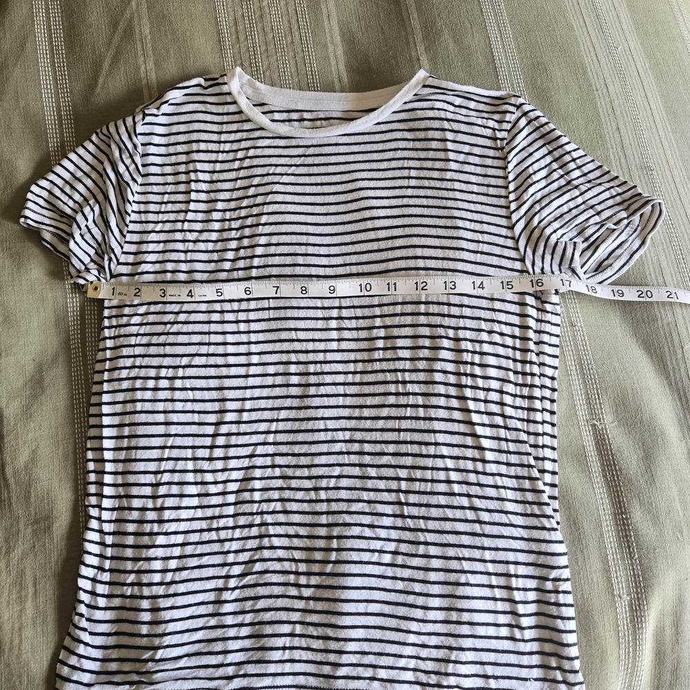 Abercrombie & Fitch Black and White Striped Short Sleeve Tee